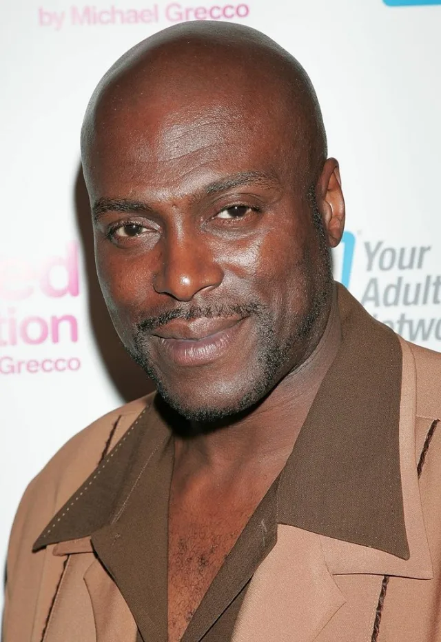 Lexington Steele at an industry event, brown shirt